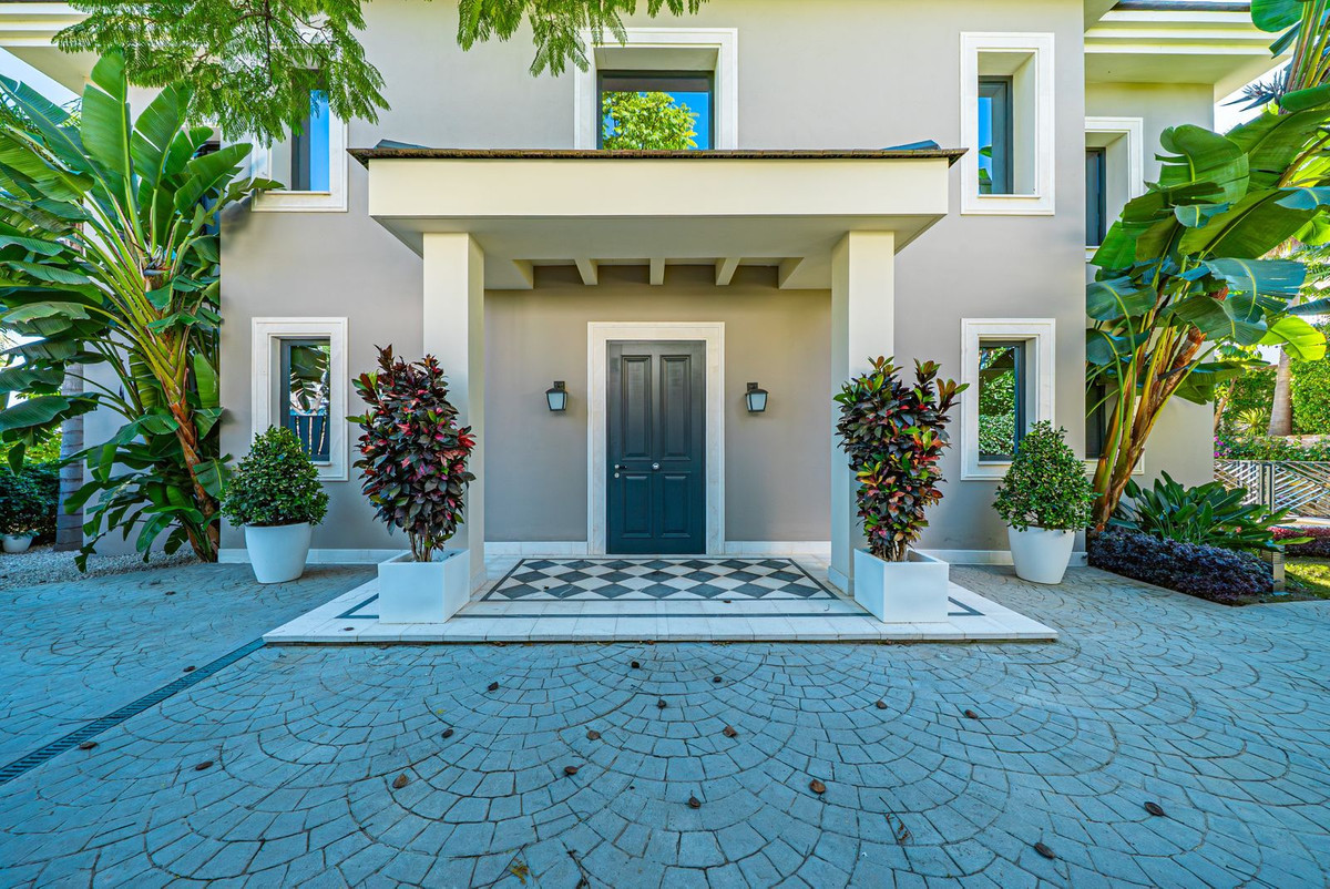R4993933 - 6 Bedroom Villa in Benahavis, Malaga