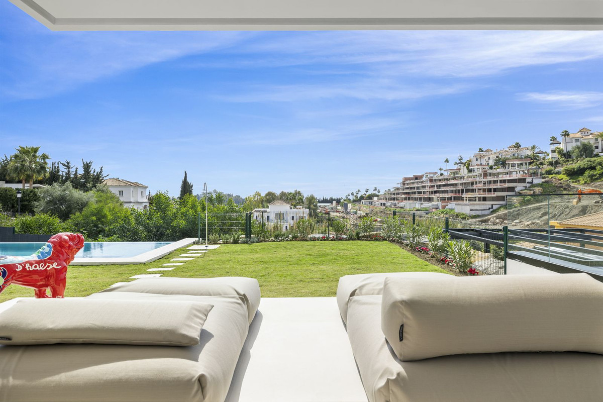 R4980979 - 4 Bedroom Villa in Benahavis, Malaga
