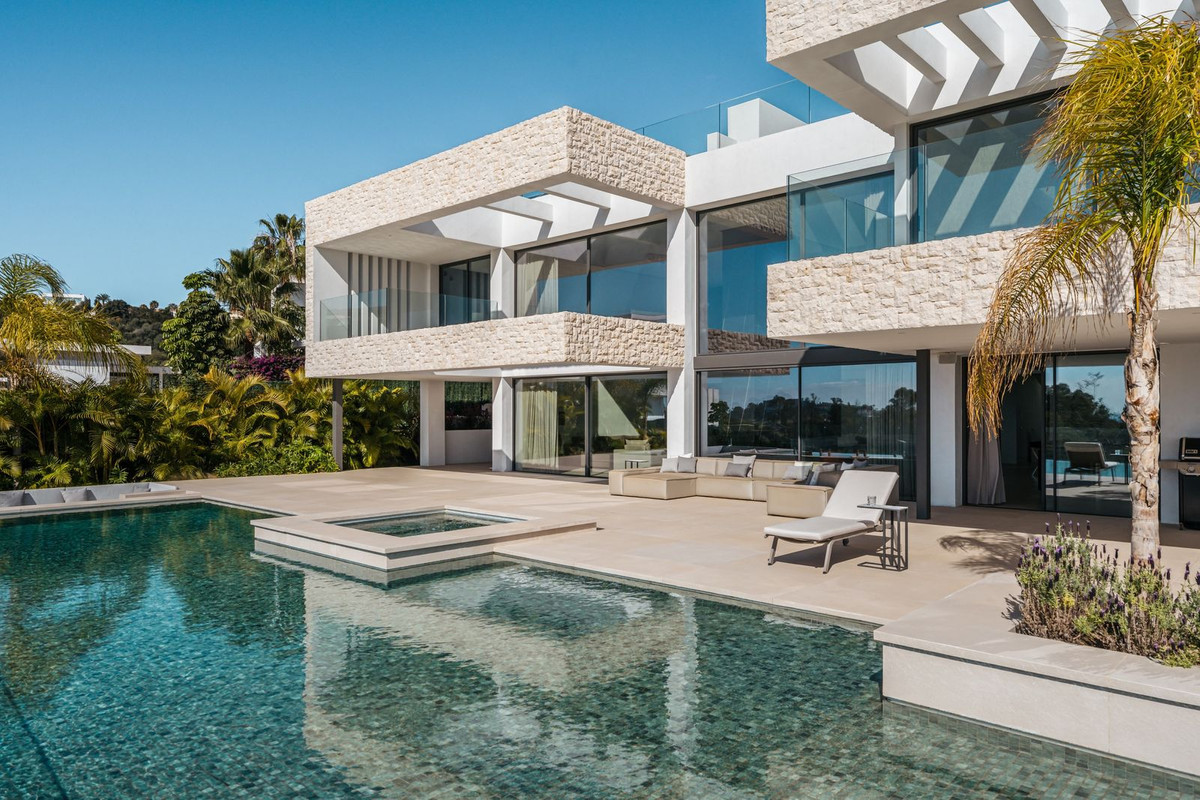R4987591 - 4 Bedroom Villa in Benahavis, Malaga