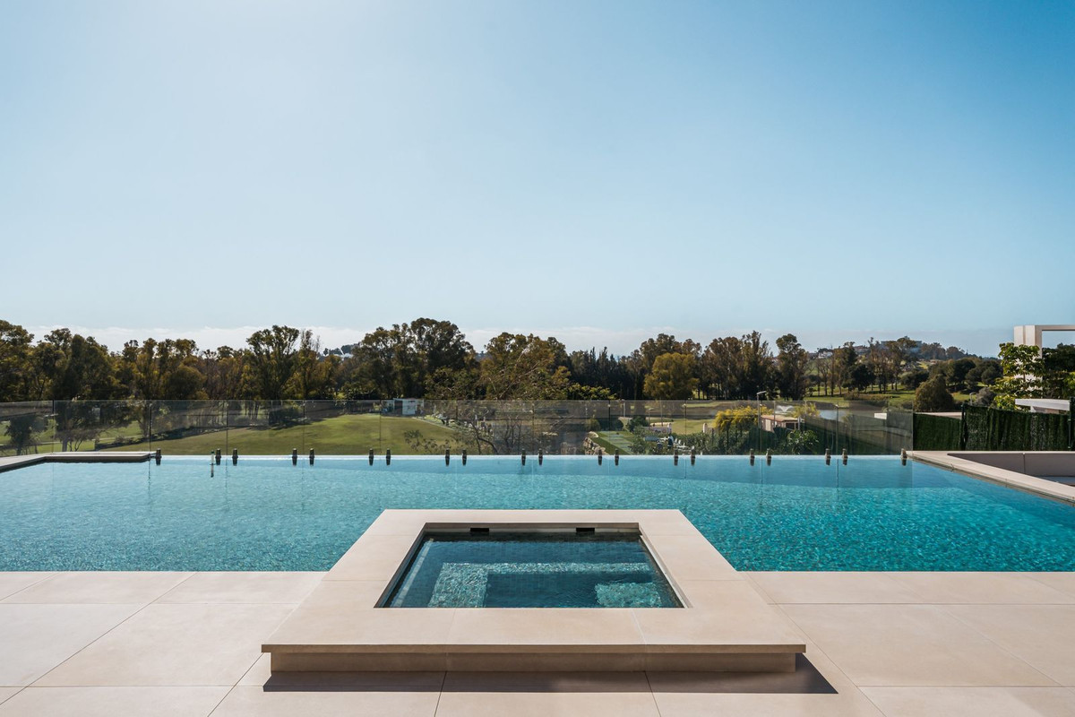 R4987591 - 4 Bedroom Villa in Benahavis, Malaga