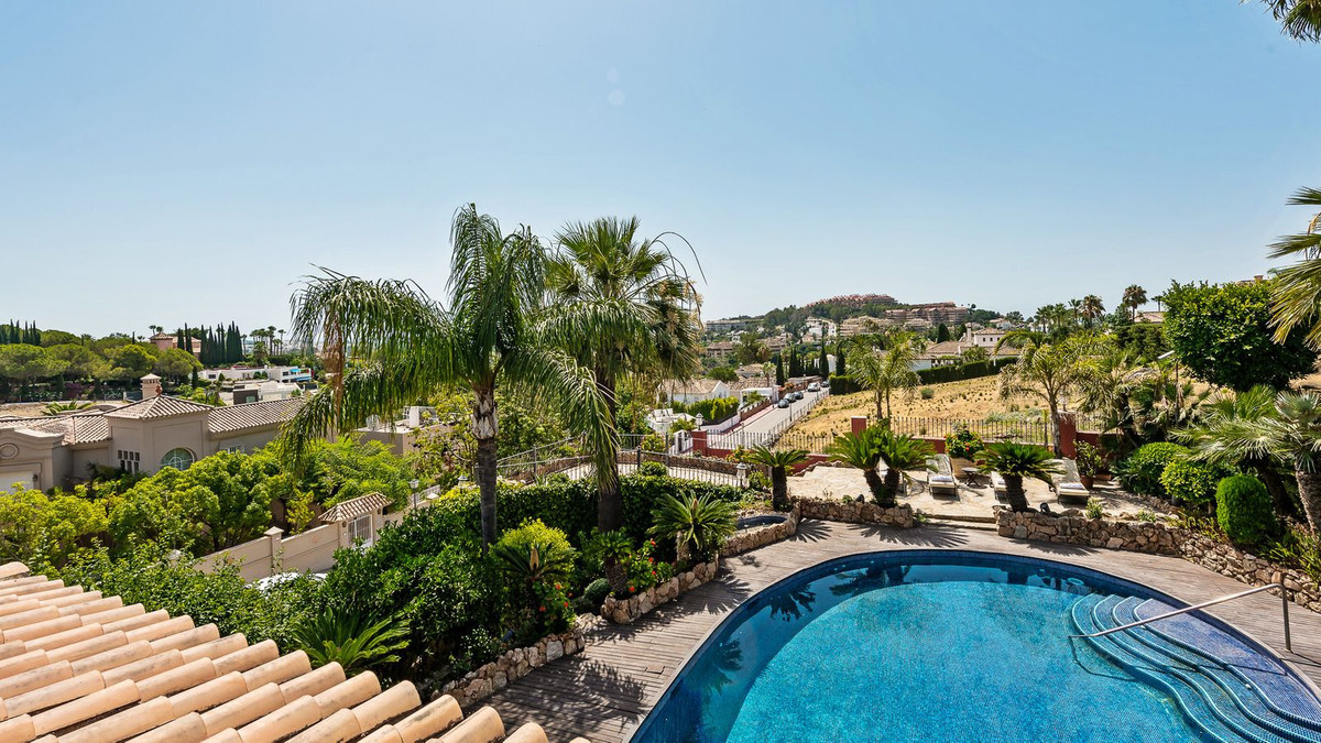 R4814053 - 5 Bedroom Villa in Marbella, Malaga