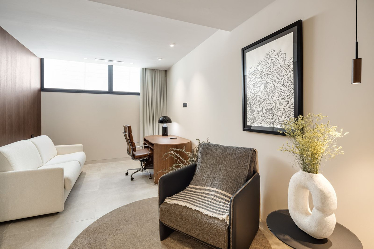 R4810309 - 6 Bedroom Villa in Marbella, Malaga