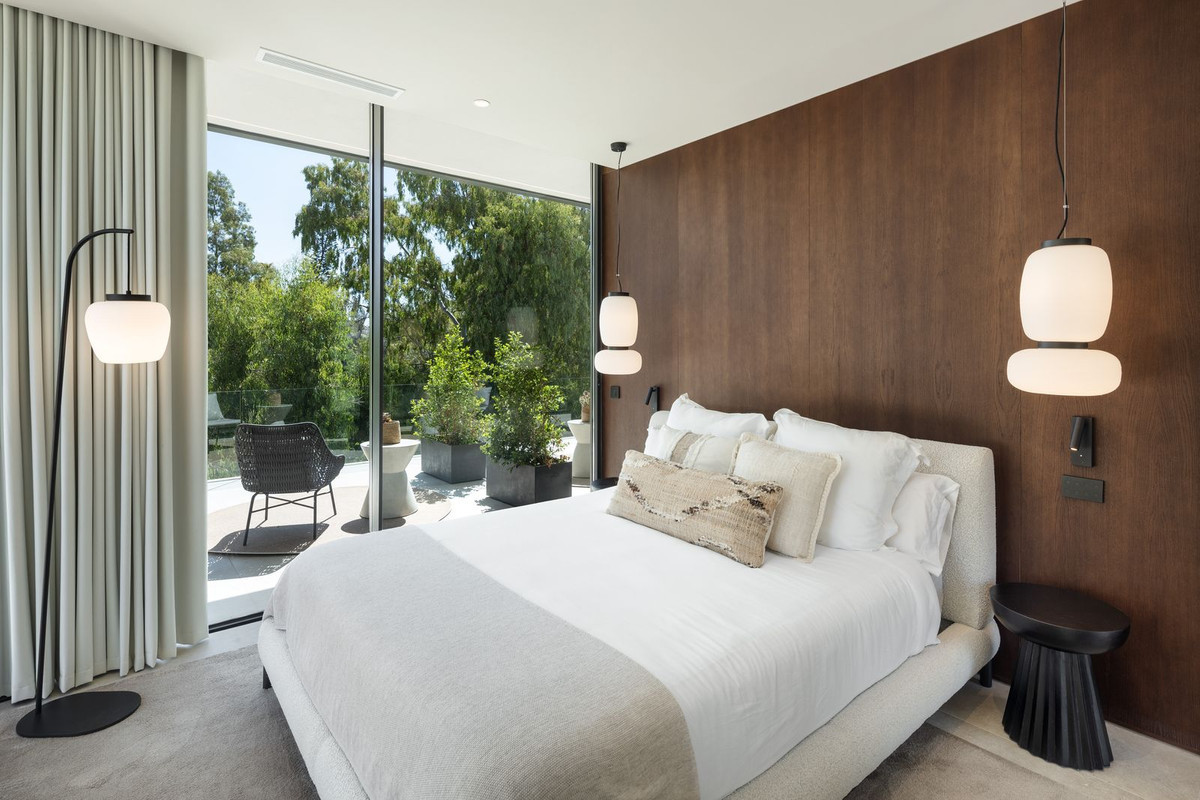 R4810309 - 6 Bedroom Villa in Marbella, Malaga
