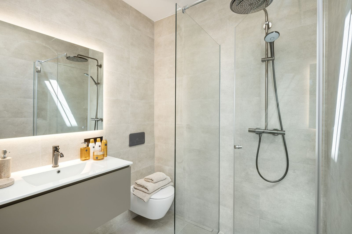 R4810309 - 6 Bedroom Villa in Marbella, Malaga