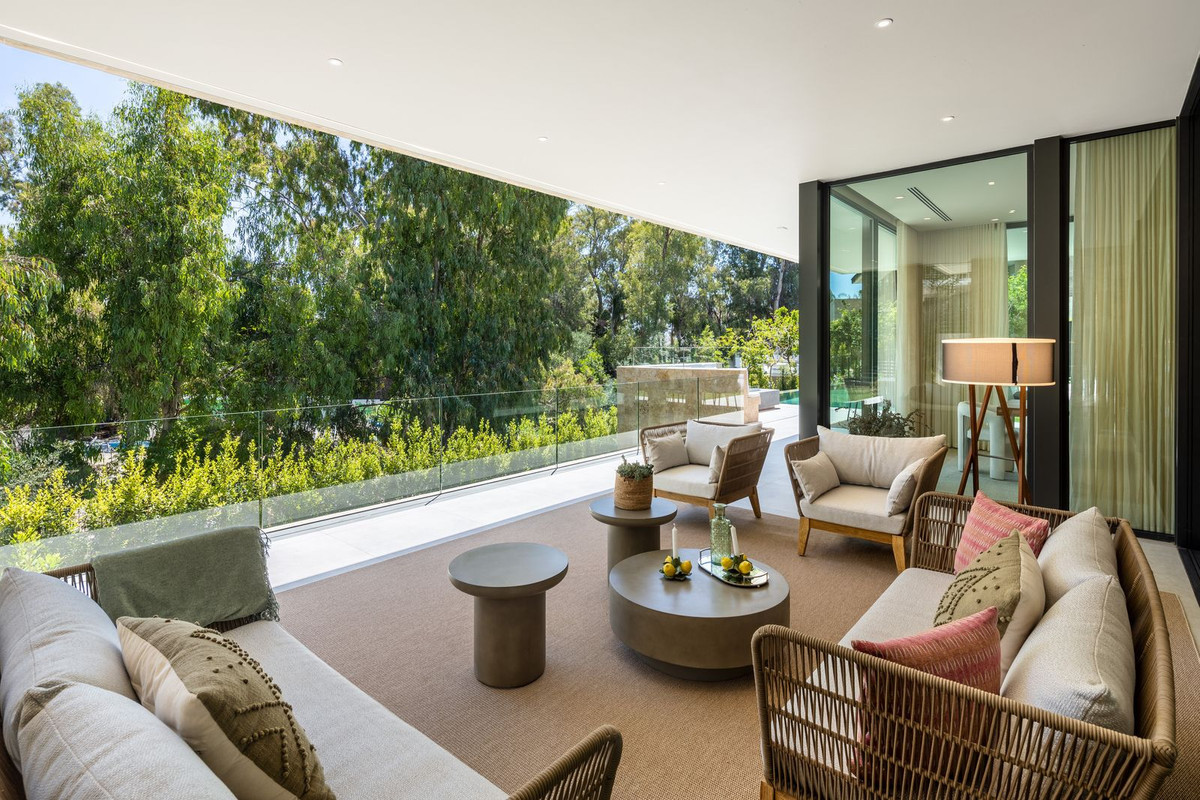 R4810309 - 6 Bedroom Villa in Marbella, Malaga