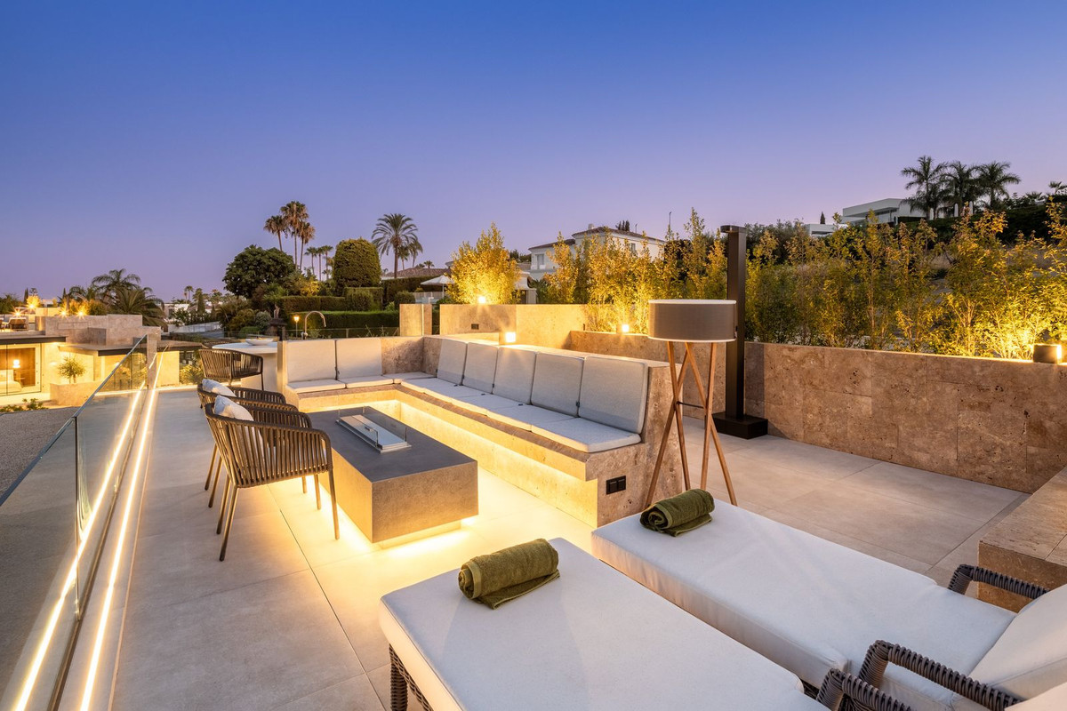 R4810309 - 6 Bedroom Villa in Marbella, Malaga