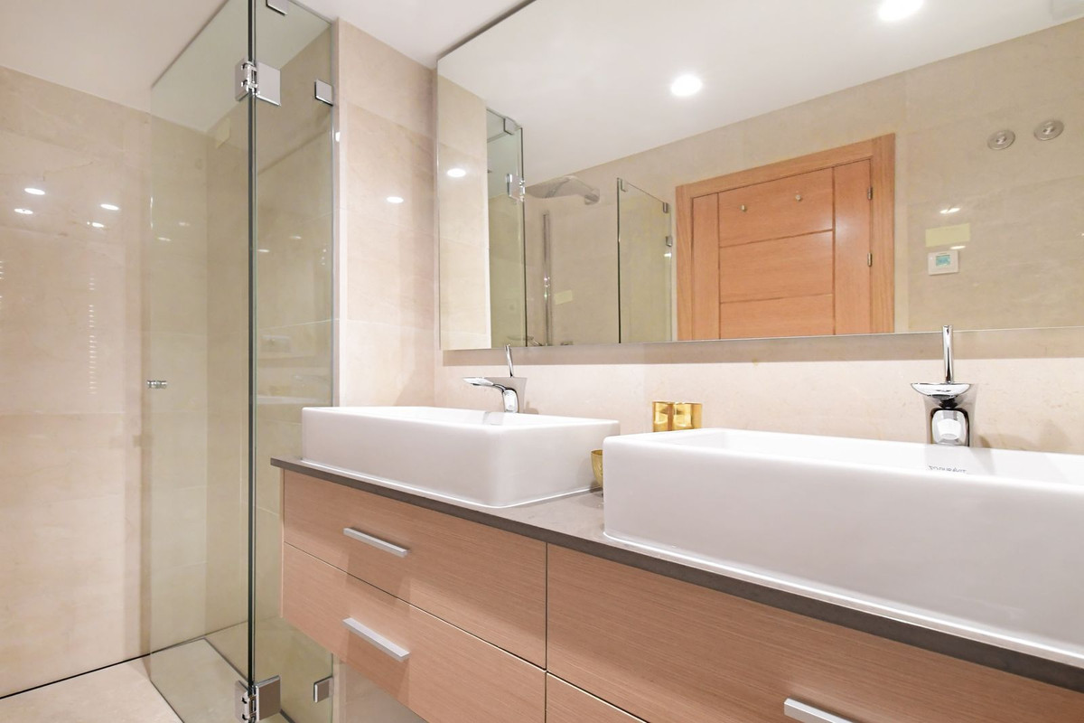 R4826599 - 7 Bedroom Villa in Marbella, Malaga