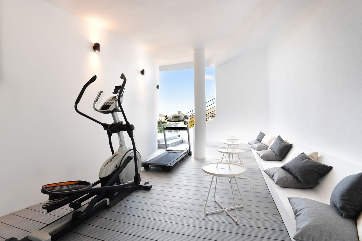 R4826599 - 7 Bedroom Villa in Marbella, Malaga