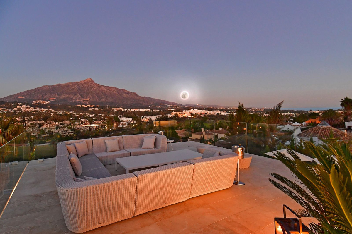 R4826599 - 7 Bedroom Villa in Marbella, Malaga