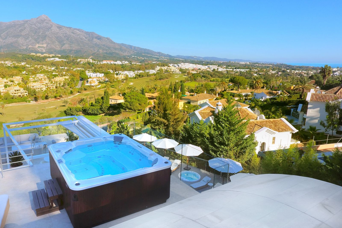 R4826599 - 7 Bedroom Villa in Marbella, Malaga