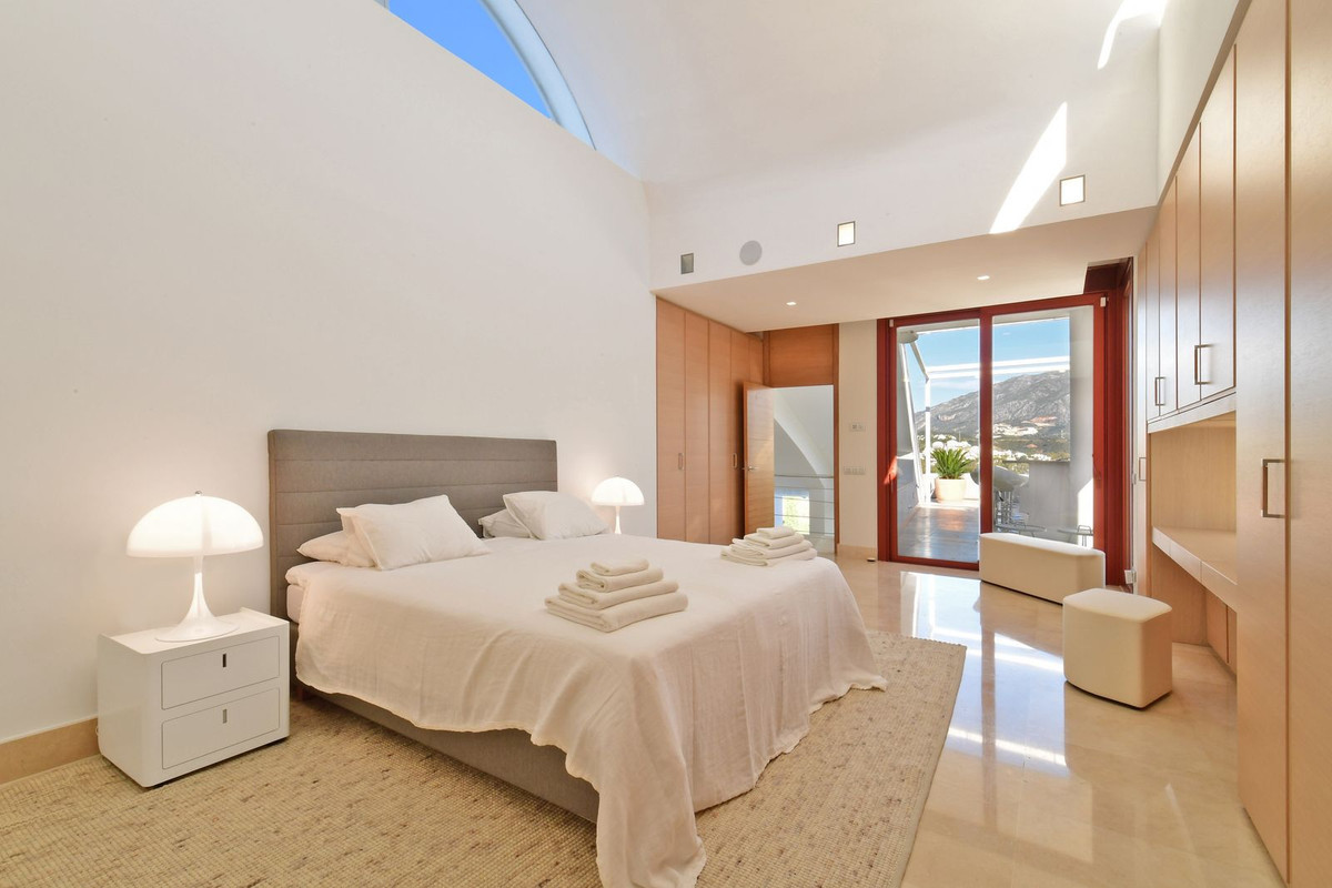 R4826599 - 7 Bedroom Villa in Marbella, Malaga