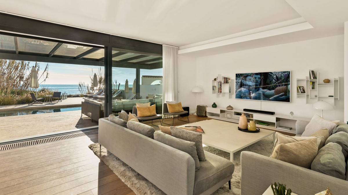 R4826641 - 6 Bedroom Villa in Marbella, Malaga