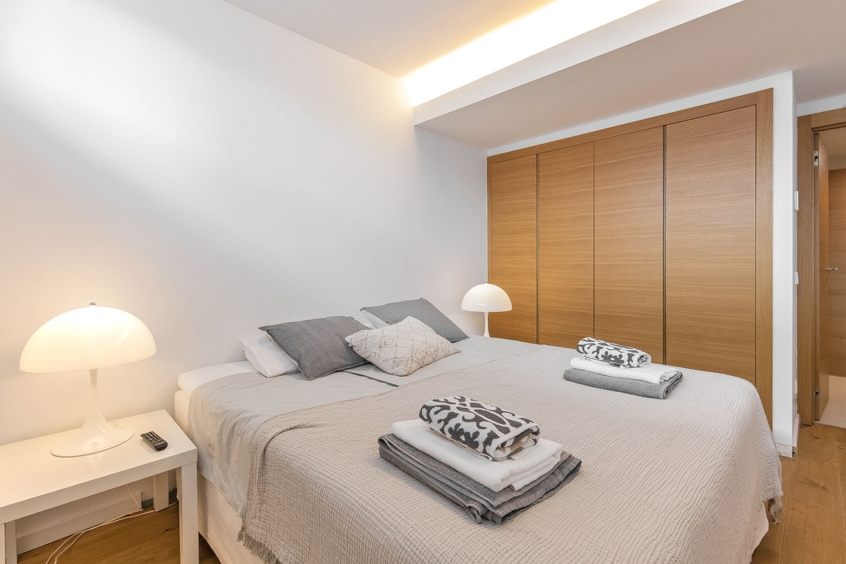 R4826641 - 6 Bedroom Villa in Marbella, Malaga