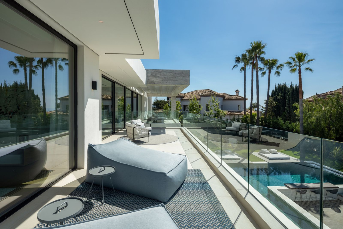 R4832032 - 6 Bedroom Villa in Marbella, Malaga
