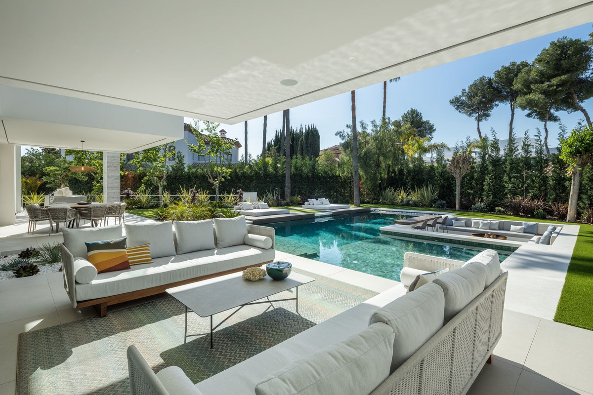 R4832032 - 6 Bedroom Villa in Marbella, Malaga