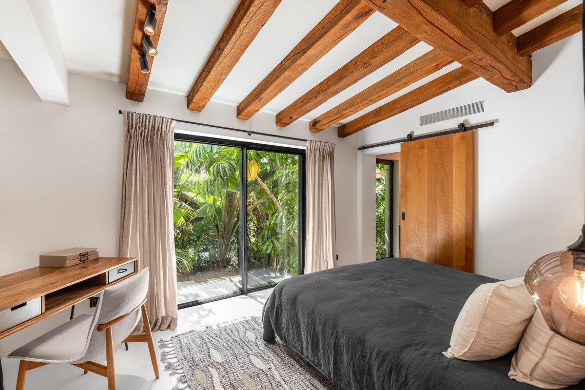 R4831537 - 5 Bedroom Villa in Marbella, Malaga