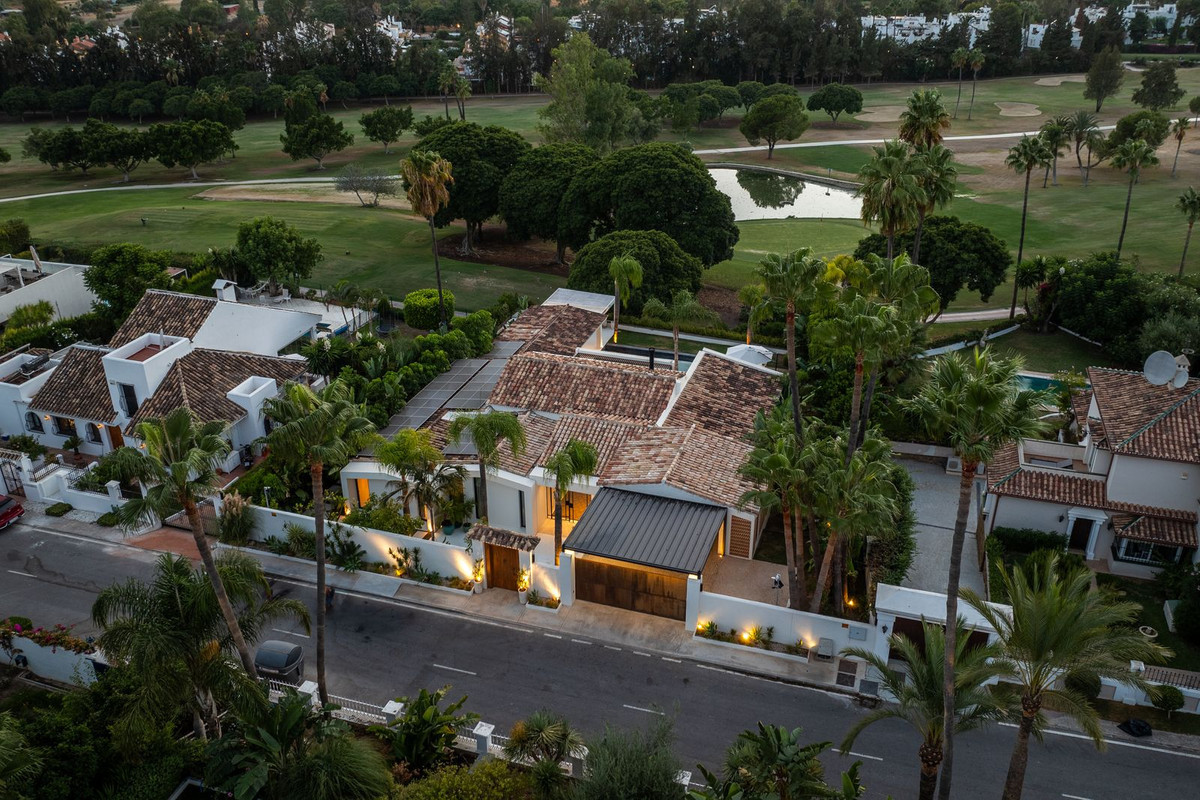 R4831537 - 5 Bedroom Villa in Marbella, Malaga