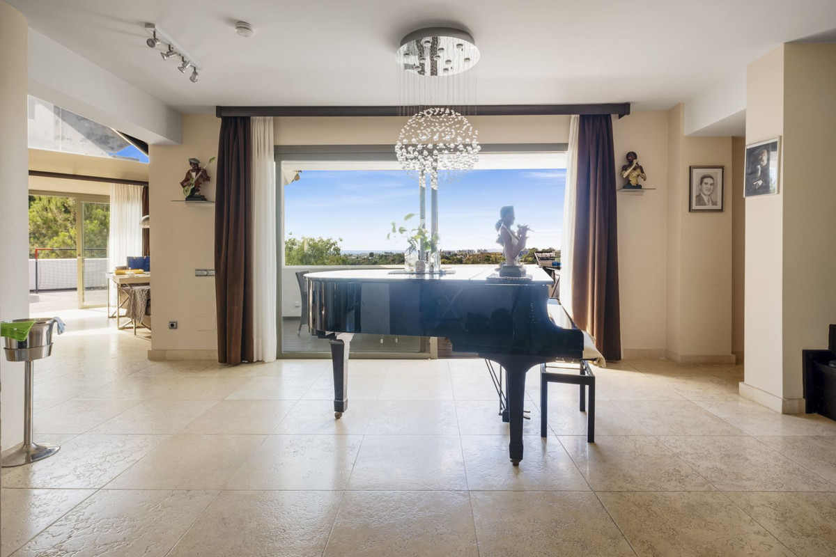 R4868404 - 3 Bedroom Penthouse in Benahavis, Malaga