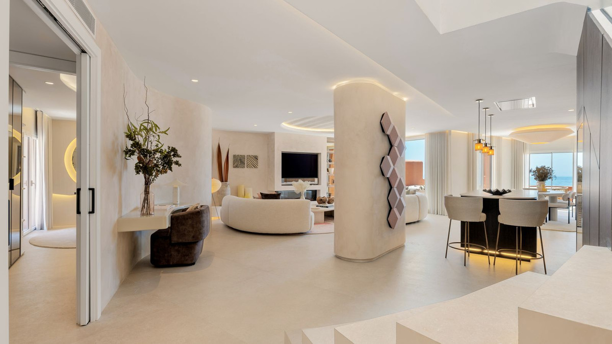 R4891804 - 4 Bedroom Penthouse in Marbella, Malaga