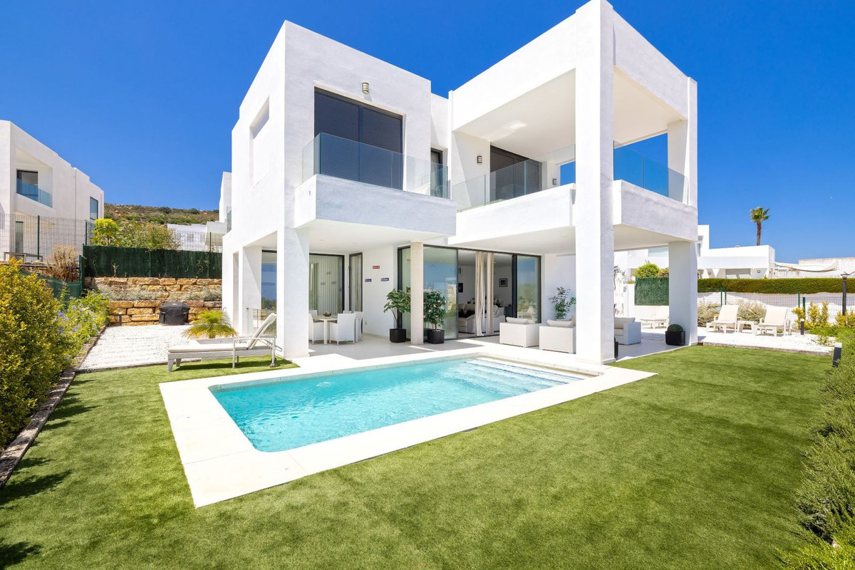 R4892890 - 4 Bedroom Villa in Sotogrande, Cadiz R4892890 - 4 Bedroom Villa in Sotogrande, Cadiz