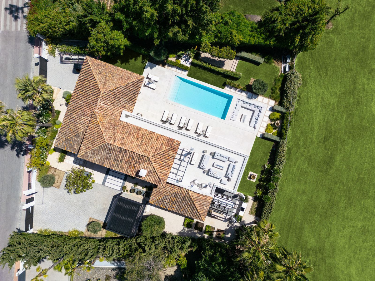 R4896460 - 5 Bedroom Villa in Marbella, Malaga