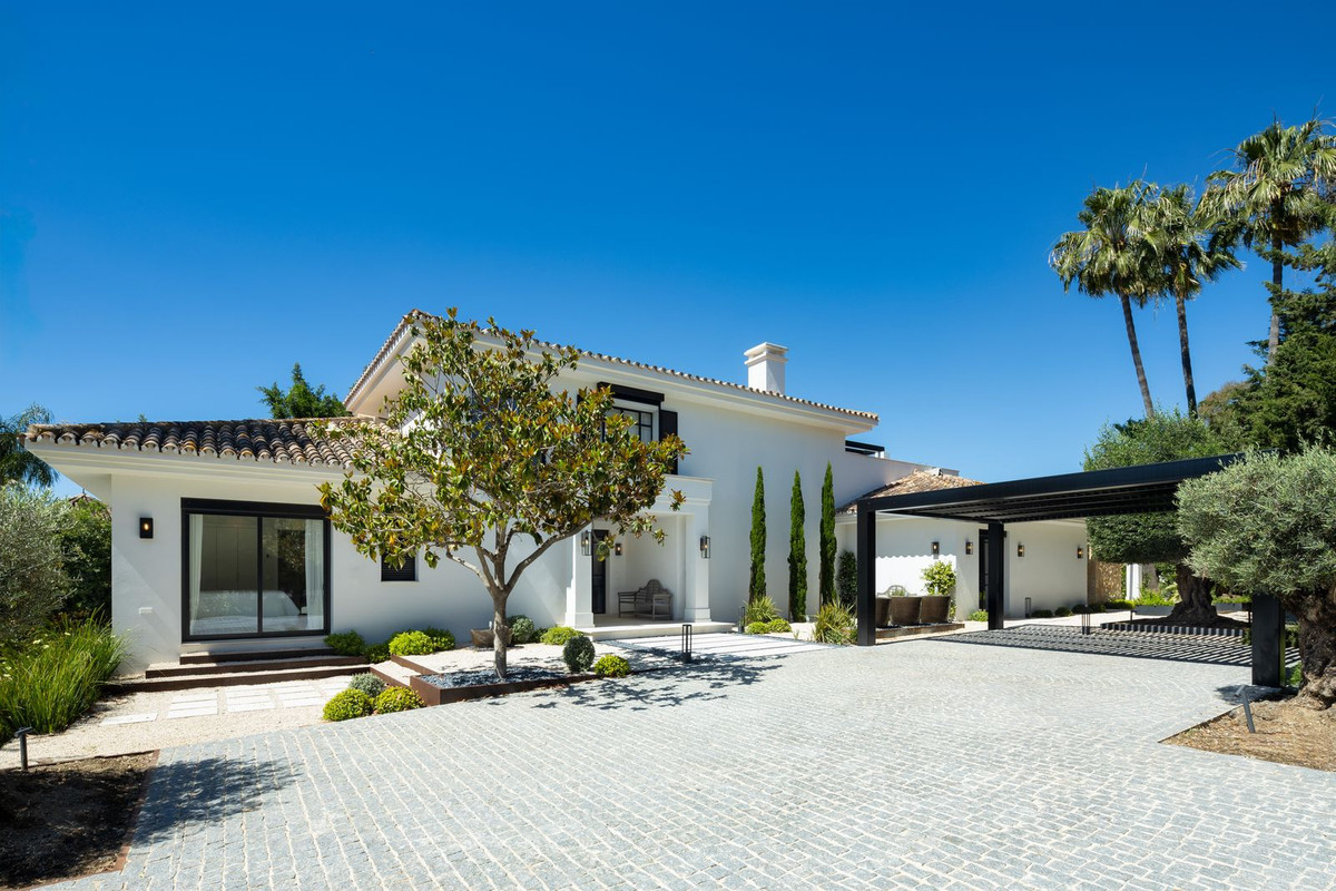 R4896460 - 5 Bedroom Villa in Marbella, Malaga