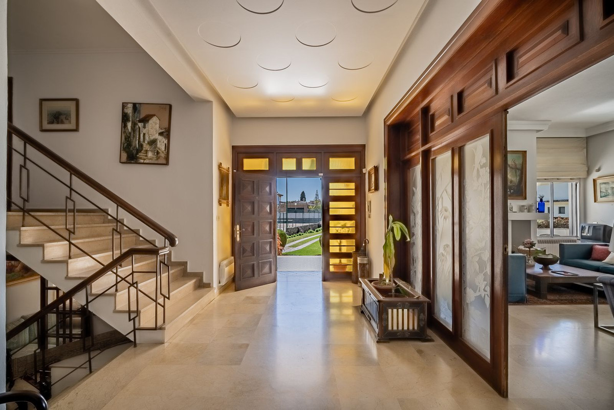 R4897033 - 7 Bedroom Villa in Marbella, Malaga