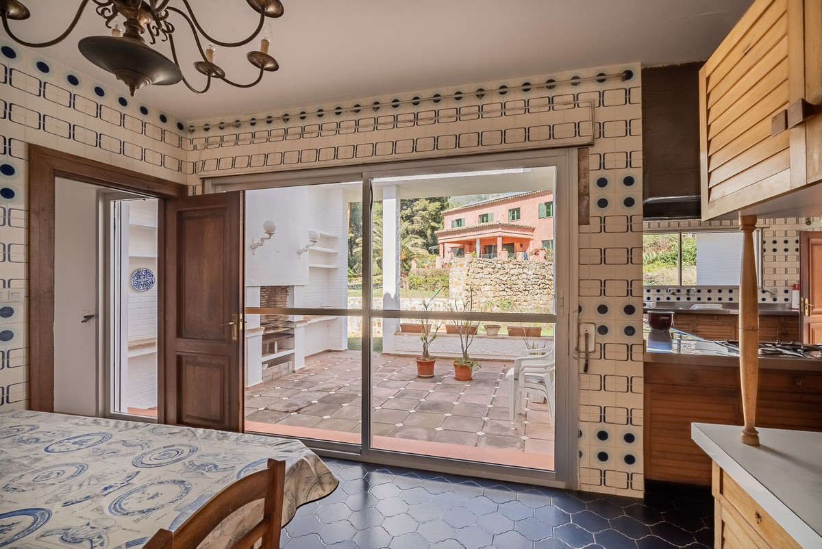 R4897033 - 7 Bedroom Villa in Marbella, Malaga