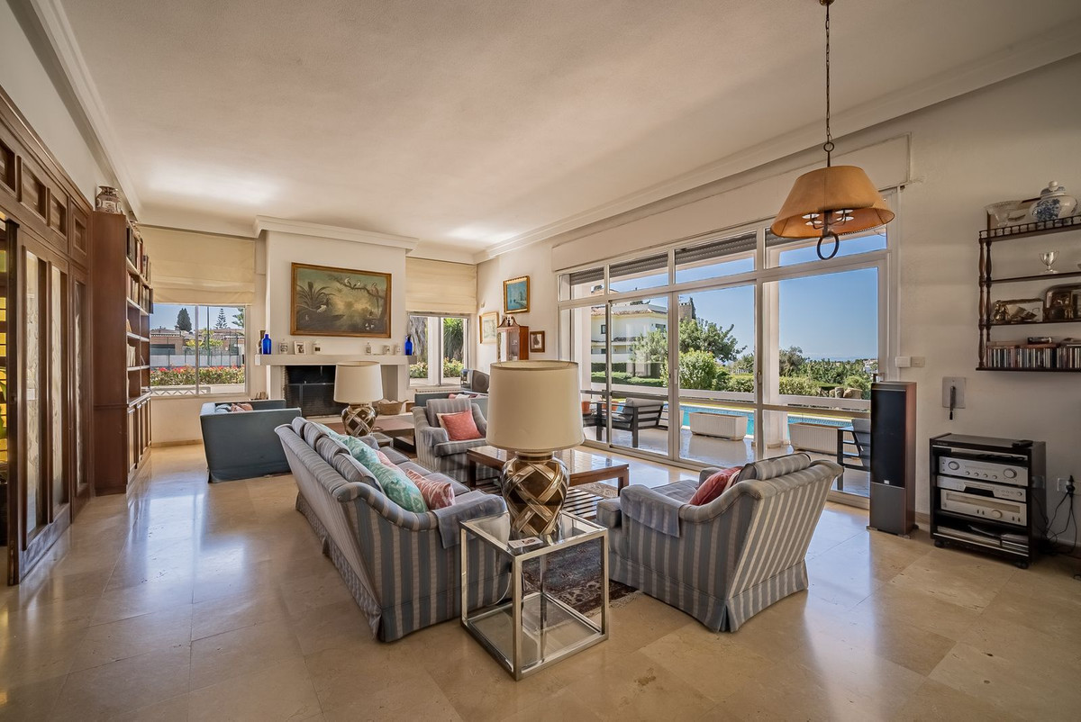 R4897033 - 7 Bedroom Villa in Marbella, Malaga
