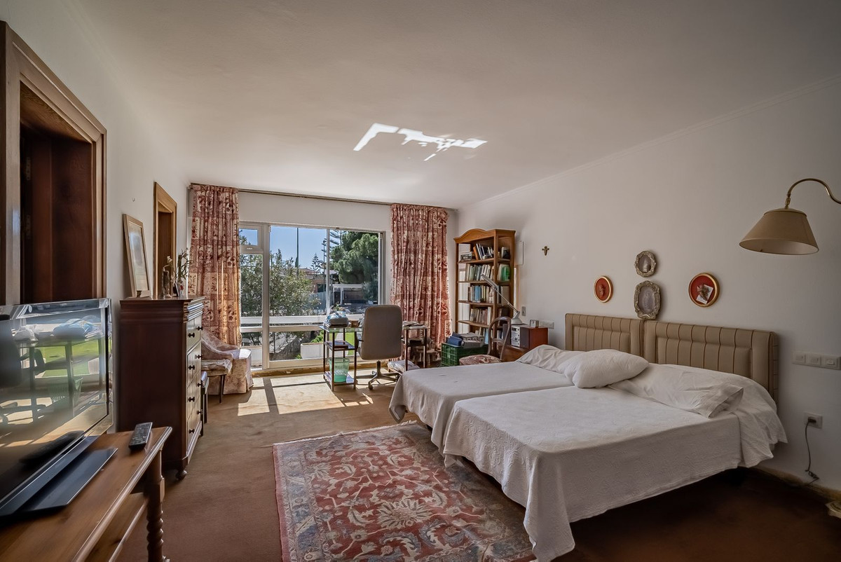 R4897033 - 7 Bedroom Villa in Marbella, Malaga