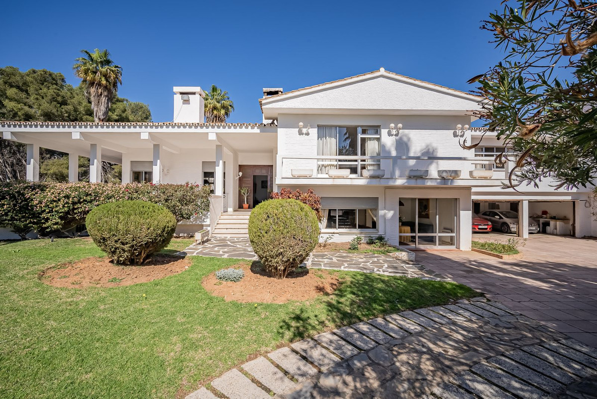R4897033 - 7 Bedroom Villa in Marbella, Malaga