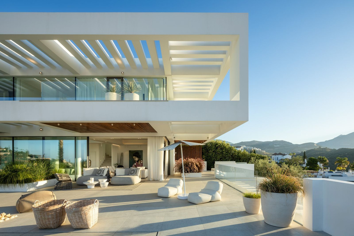 R4872010 - 6 Bedroom Villa in Benahavis, Malaga