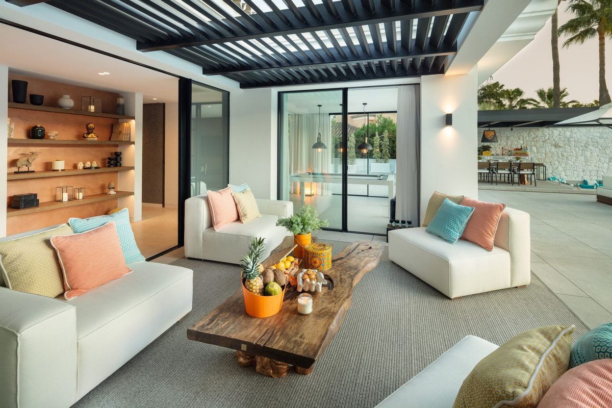 R4872028 - 5 Bedroom Villa in Marbella, Malaga