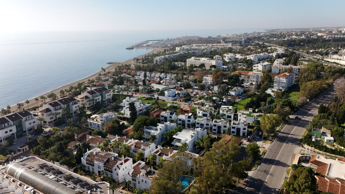 R3575680 - 4 Bedroom Villa in Marbella, Malaga