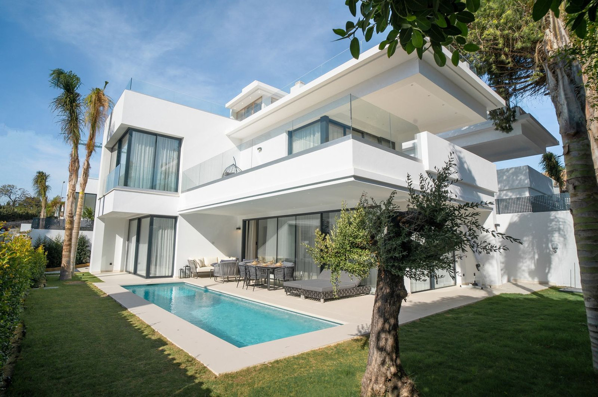 R3575680 - 4 Bedroom Villa in Marbella, Malaga