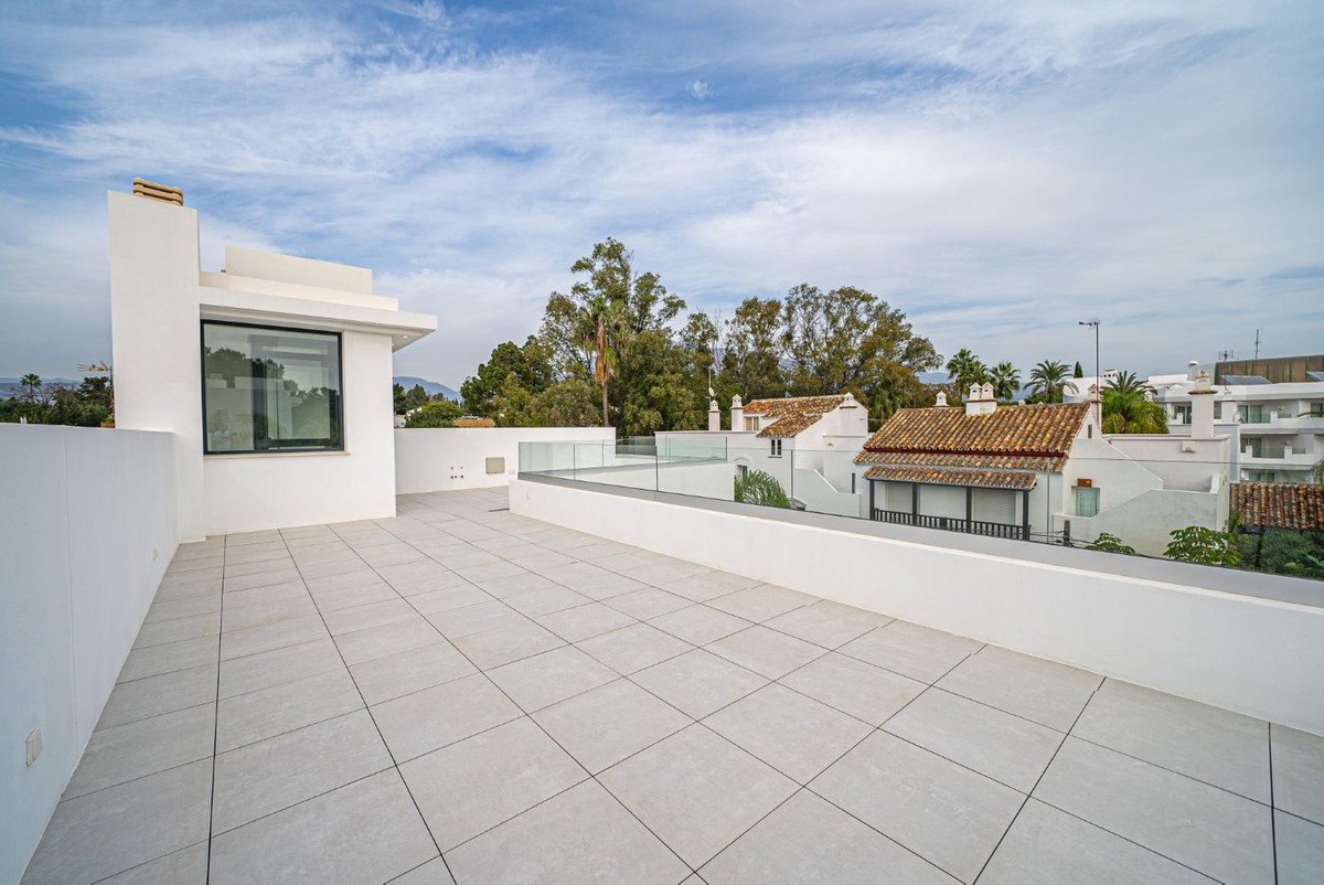 R3575680 - 4 Bedroom Villa in Marbella, Malaga