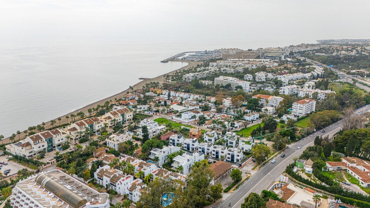 R3575680 - 4 Bedroom Villa in Marbella, Malaga