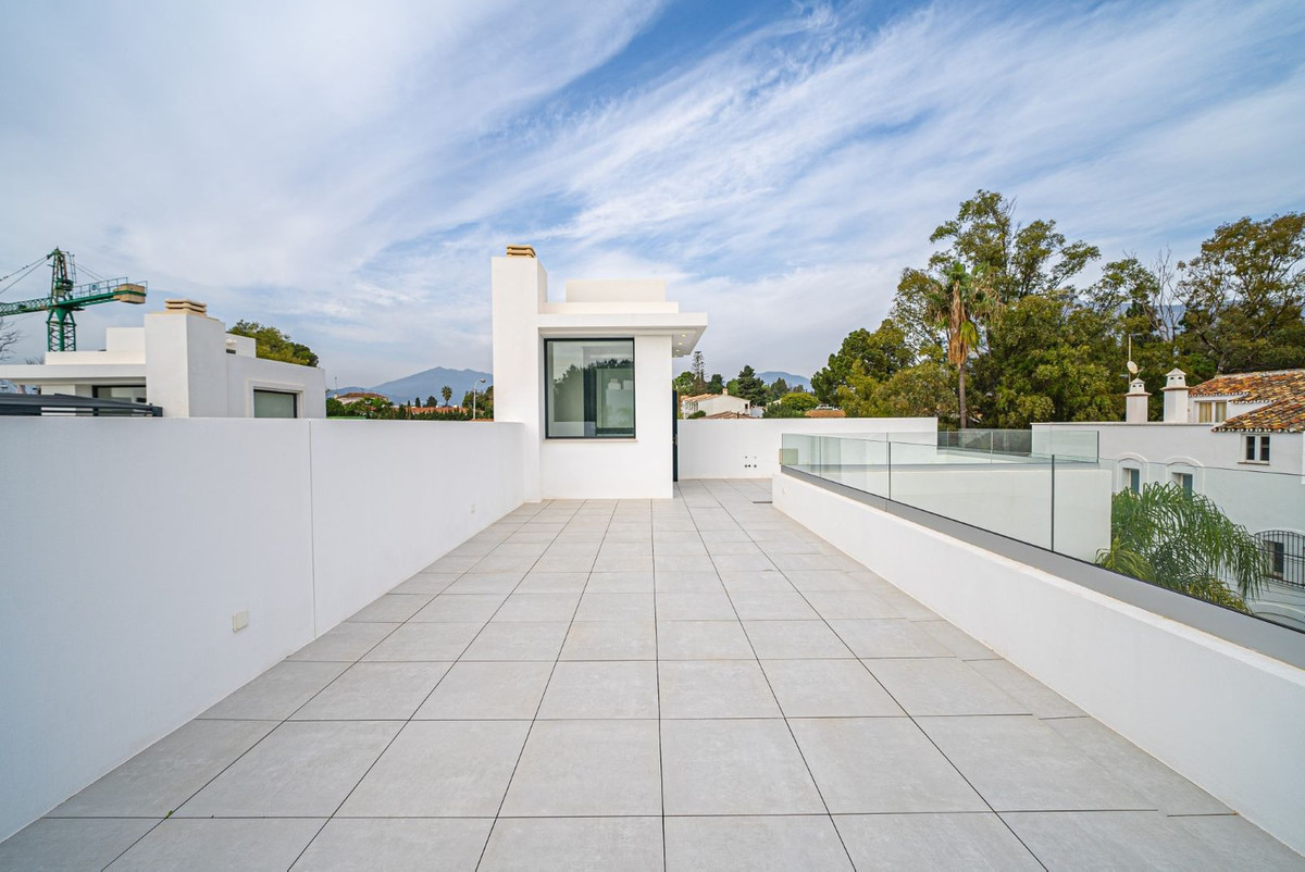 R3575680 - 4 Bedroom Villa in Marbella, Malaga