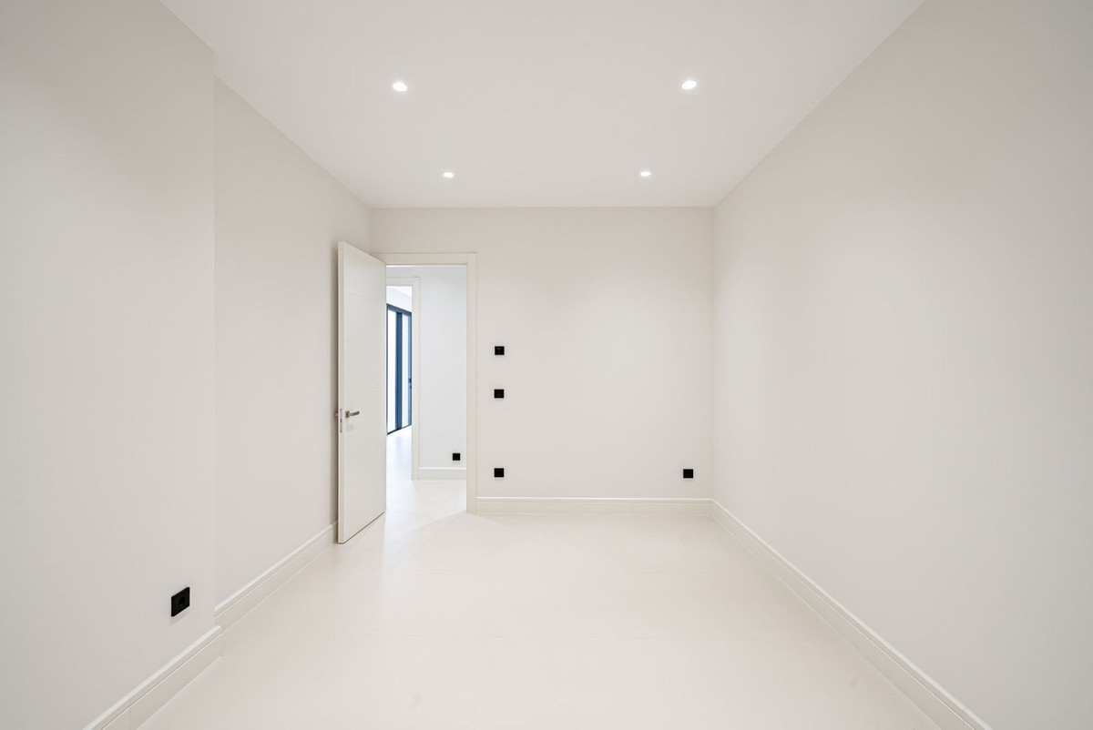 R3575680 - 4 Bedroom Villa in Marbella, Malaga