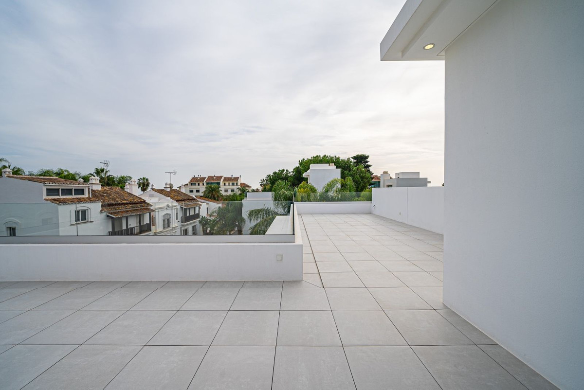 R3575680 - 4 Bedroom Villa in Marbella, Malaga