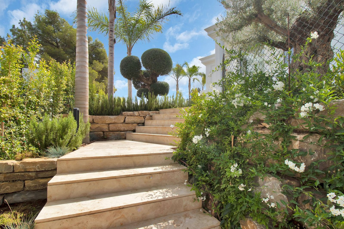 R3735199 - 6 Bedroom Villa in Marbella, Malaga