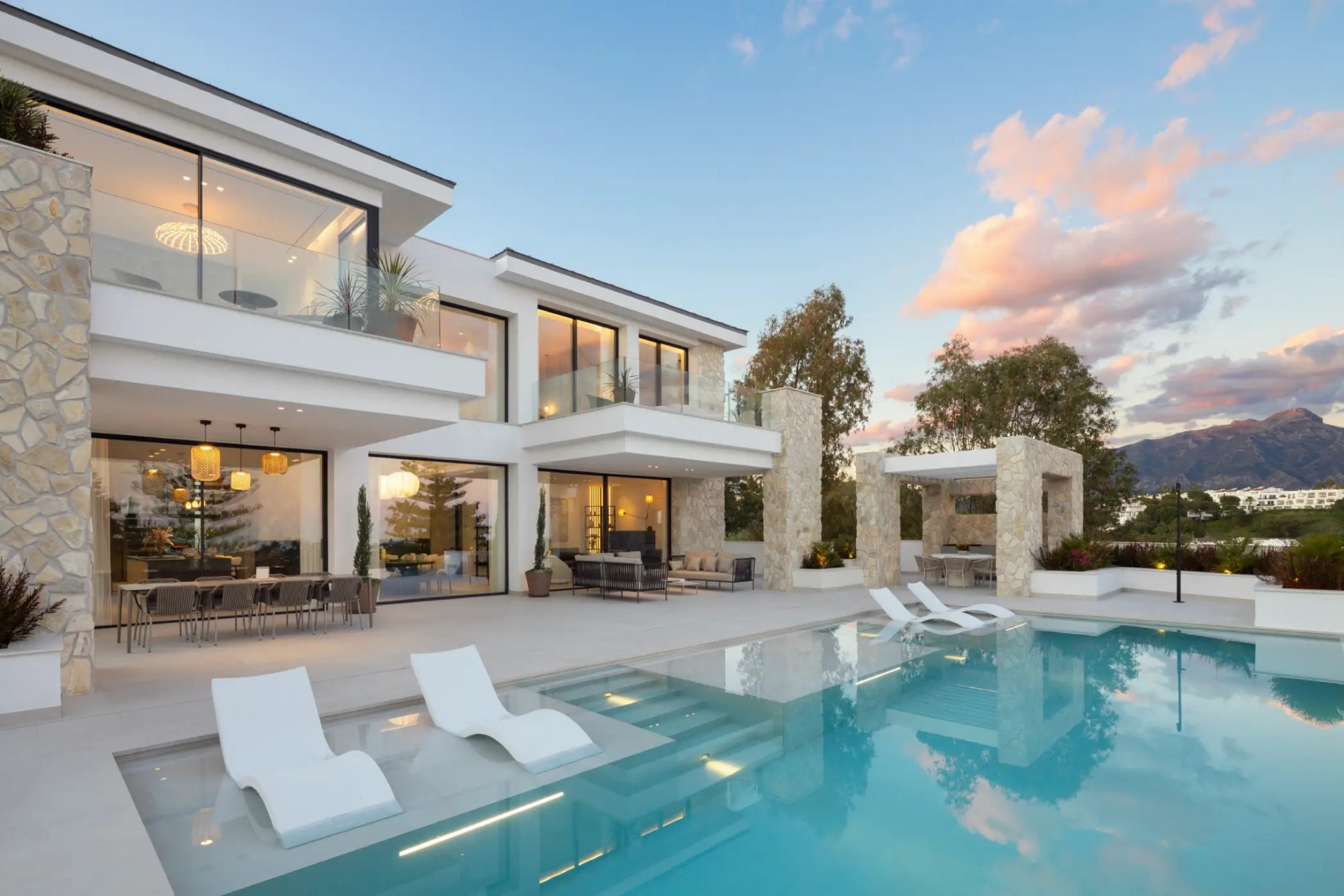 951-00004P - 5 Bedroom Villa in Benahavis, Malaga