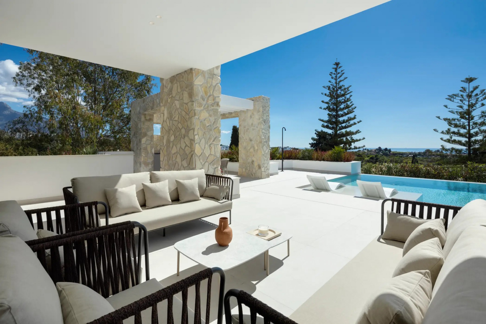 951-00004P - 5 Bedroom Villa in Benahavis, Malaga