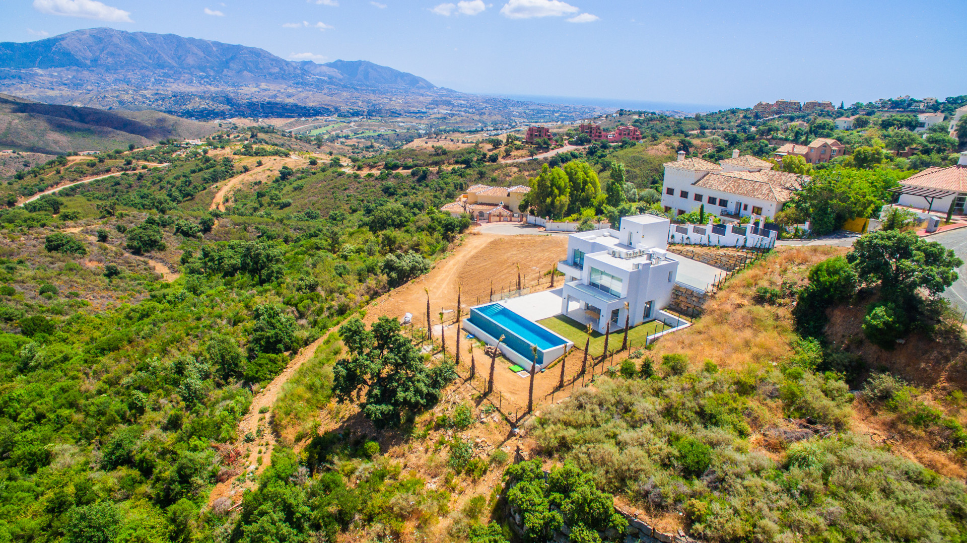 951-00007P - 3 Bedroom Villa in Marbella, Malaga
