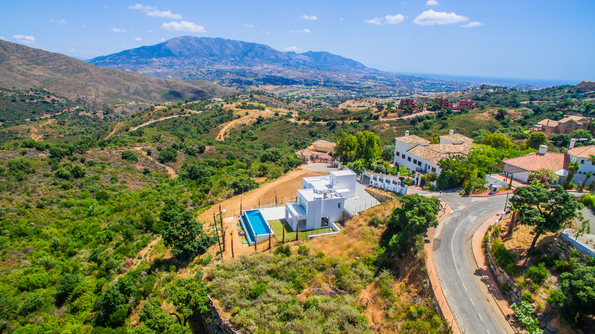 951-00007P - 3 Bedroom Villa in Marbella, Malaga