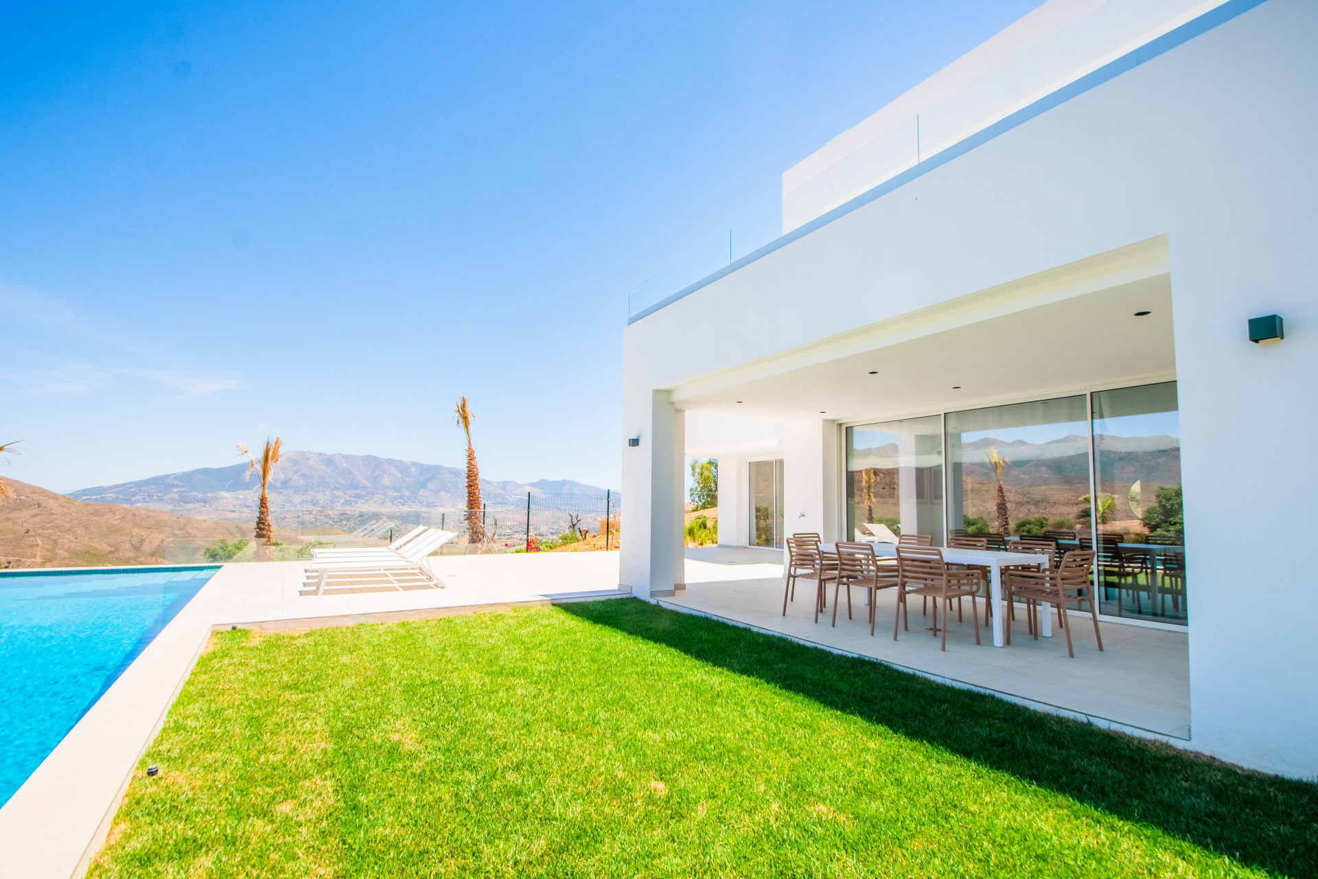 951-00007P - 3 Bedroom Villa in Marbella, Malaga
