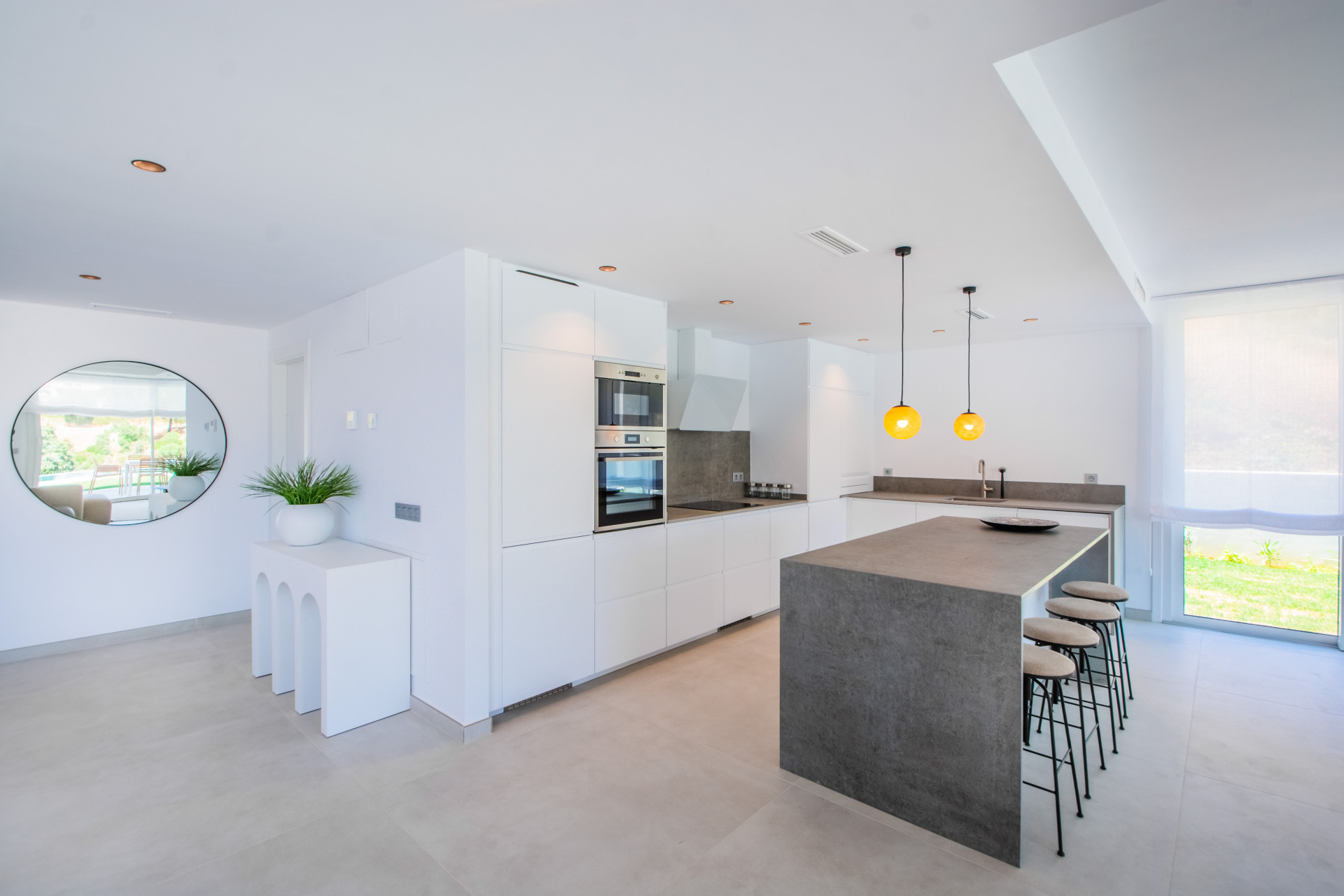 951-00007P - 3 Bedroom Villa in Marbella, Malaga