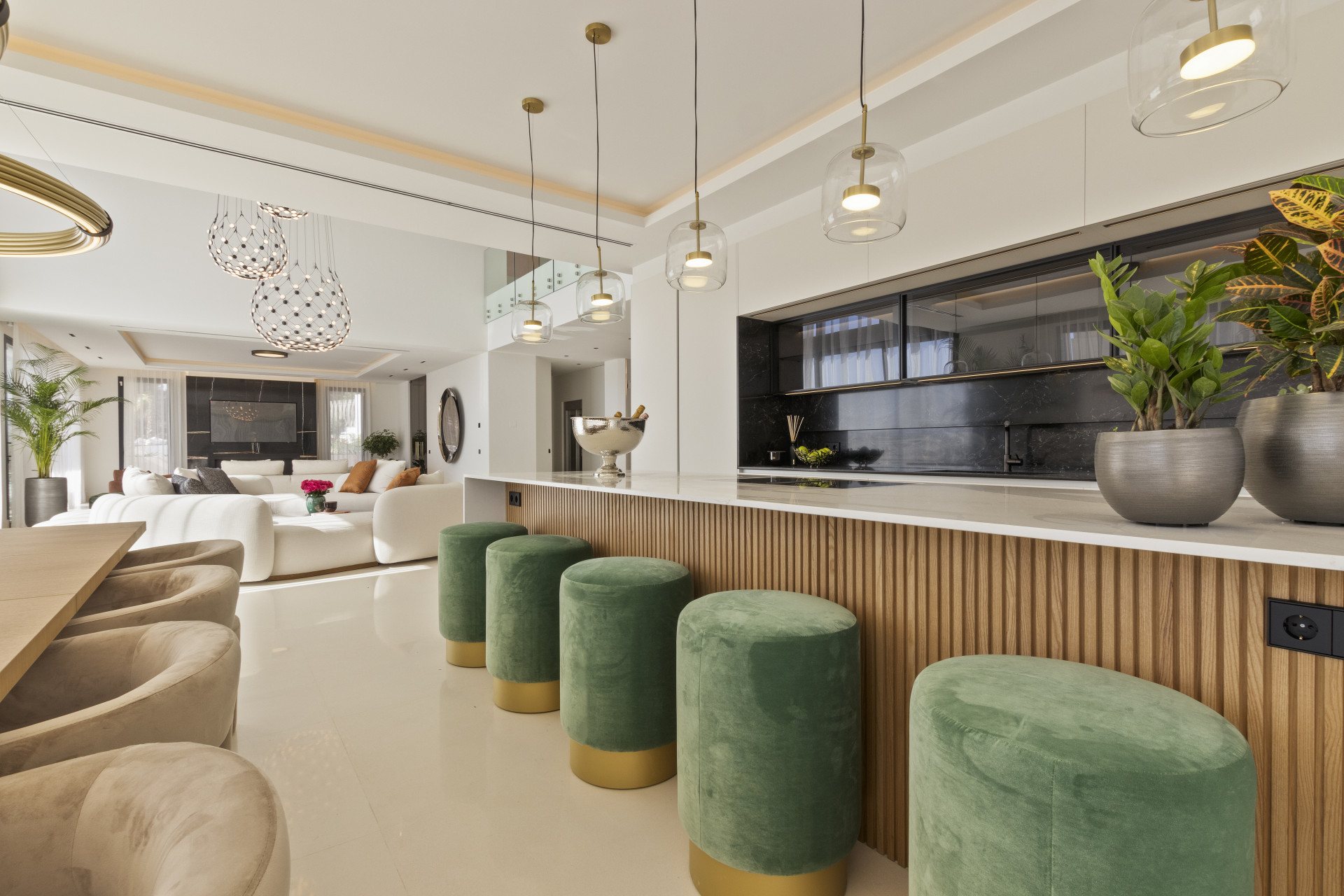 951-00001P - 7 Bedroom Villa in Marbella, Malaga