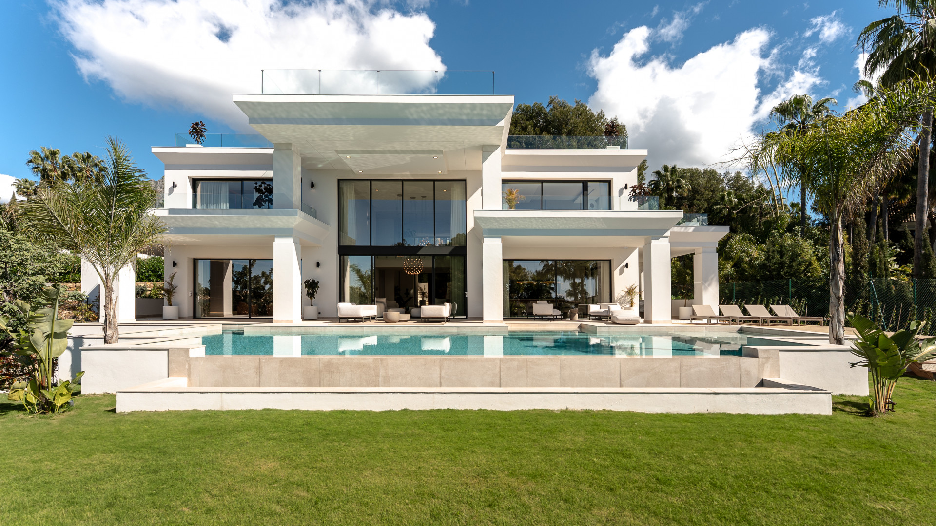 951-00001P - 7 Bedroom Villa in Marbella, Malaga