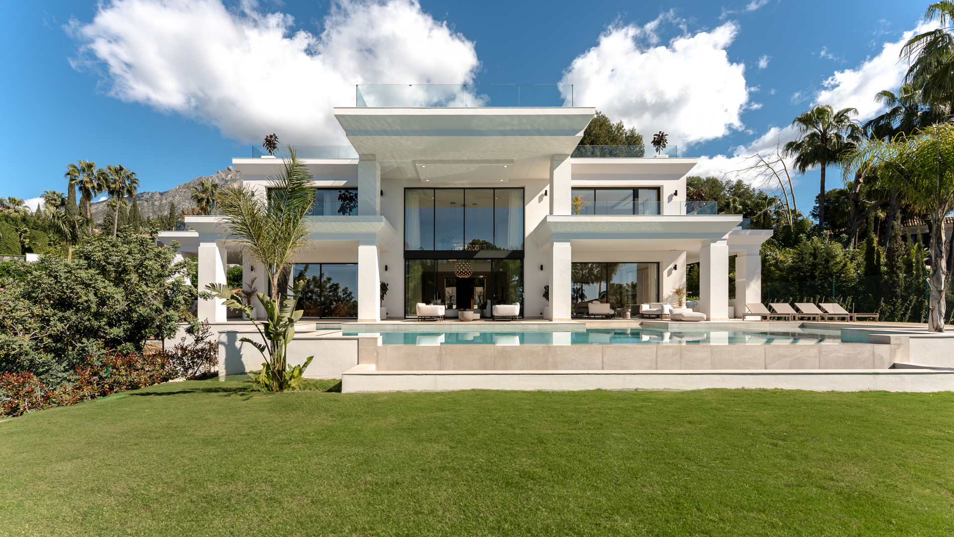 951-00001P - 7 Bedroom Villa in Marbella, Malaga